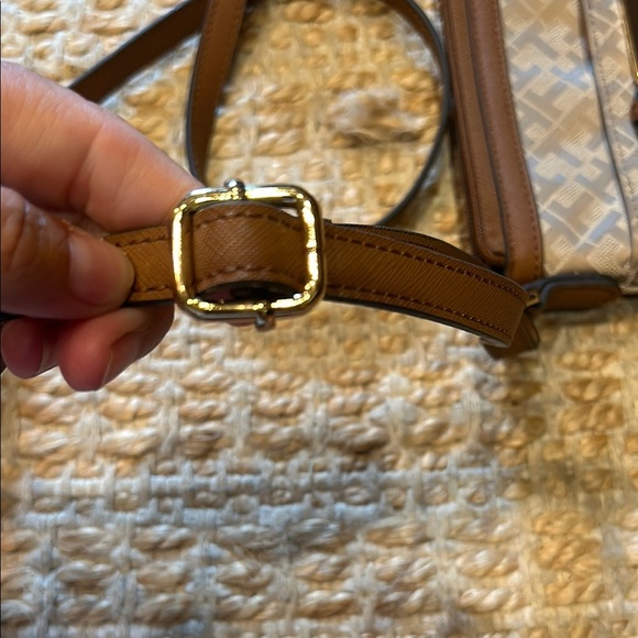 Tommy Hilfiger Geometric Patterned Crossbody Bag - Picture 5 of 7